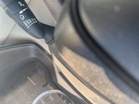 Used 2021 Toyota Corolla LE image 7