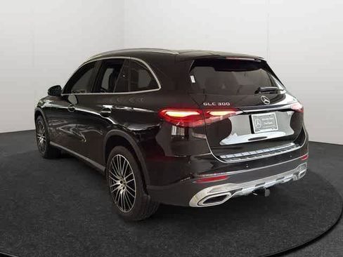 Used 2025 Mercedes-Benz GLC 300 4MATIC image 5