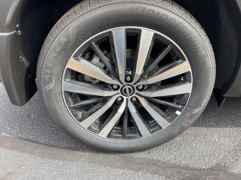 New 2025 Nissan Pathfinder Platinum image 37