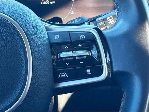 Used 2023 Kia Carnival SX image 11