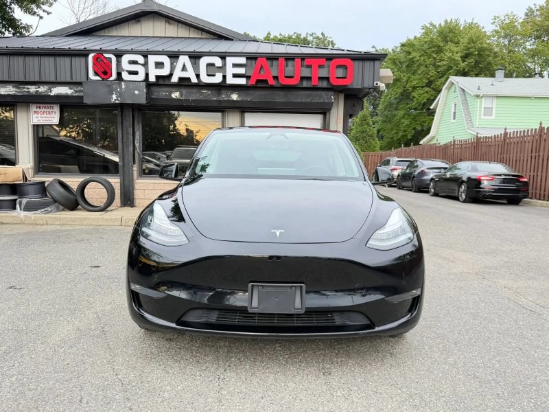 Used 2023 Tesla Model Y Long Range AWD/4WD image 2