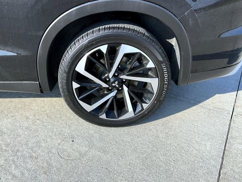 Used 2022 Mitsubishi Outlander SE image 24