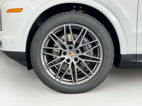 New 2026 Porsche Cayenne image 33