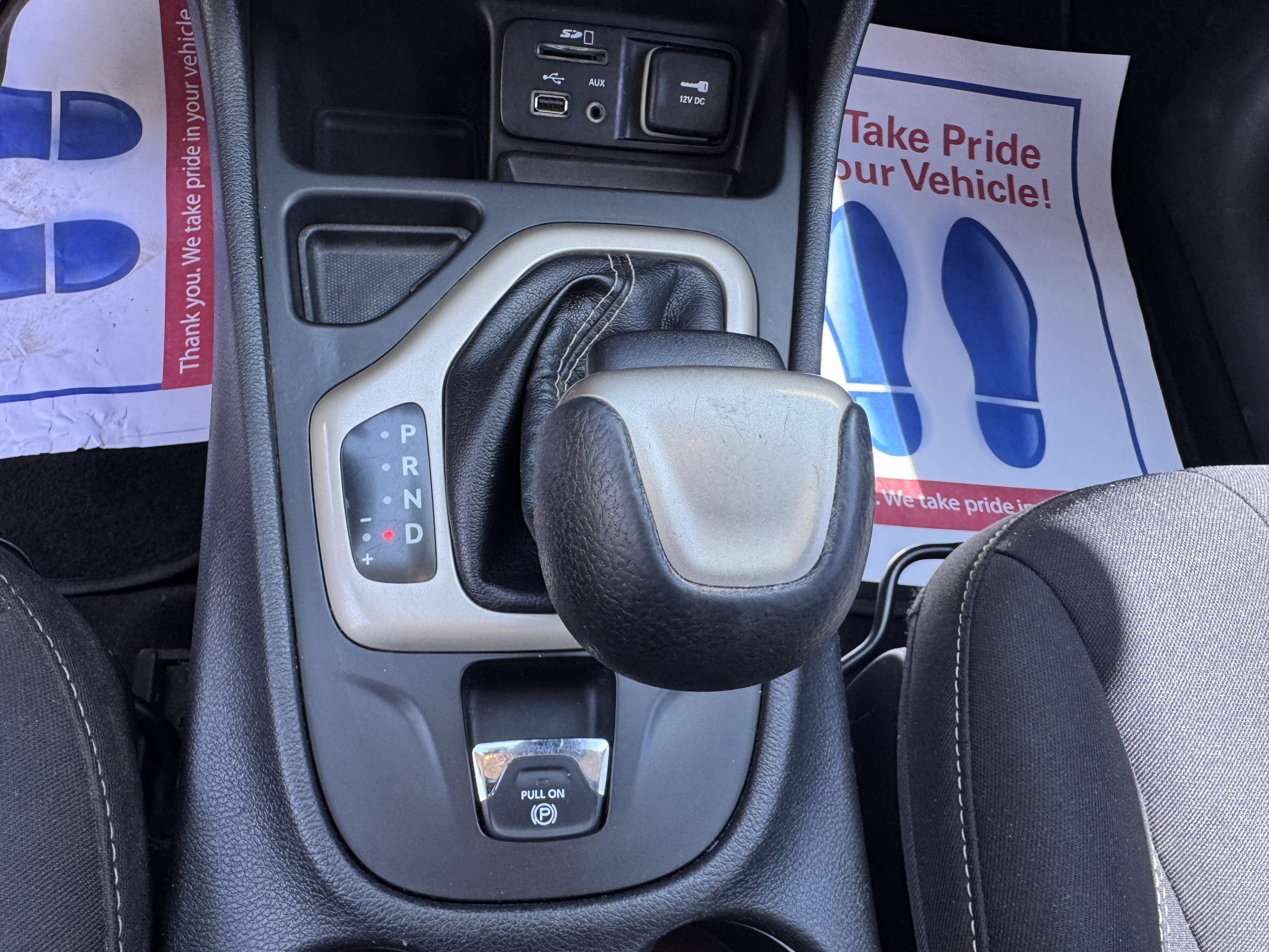 Used 2017 Jeep Cherokee Latitude FWD image 28