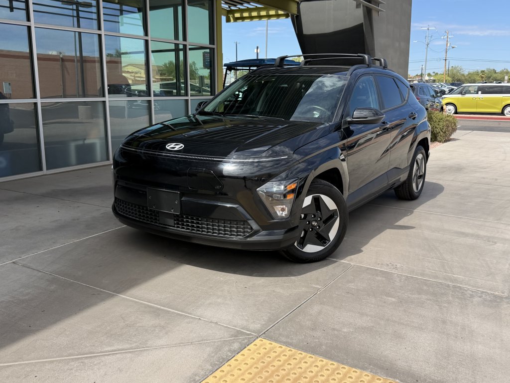 Used 2025 Hyundai Kona SEL FWD image 2