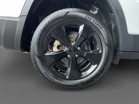 Used 2021 Jeep Cherokee Latitude Plus FWD image 10