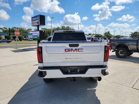 Used 2024 GMC Sierra 2500 Denali w/ Denali Reserve Package AWD/4WD image 4