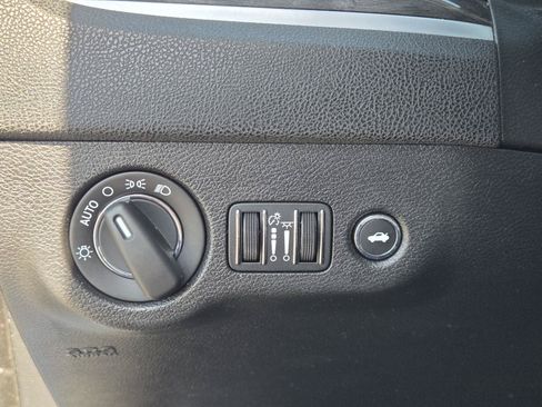 Used 2021 Chrysler 300 Touring w/ Sport Appearance Package RWD image 18