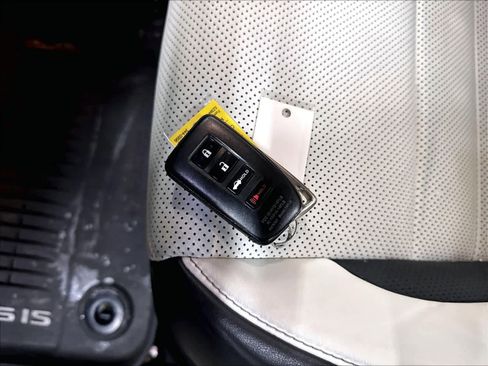 Used 2023 Lexus IS 350 F Sport RWD image 13