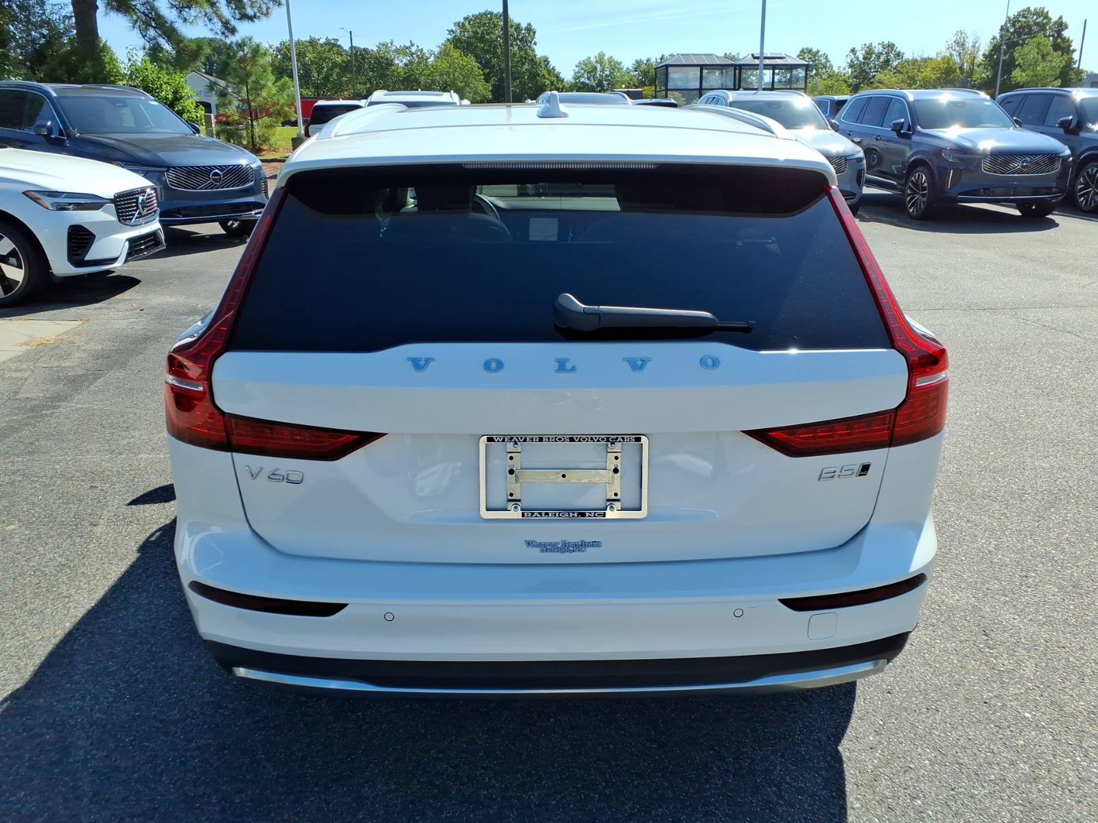 Certified 2025 Volvo V60 B5 Cross Country Plus AWD/4WD image 4