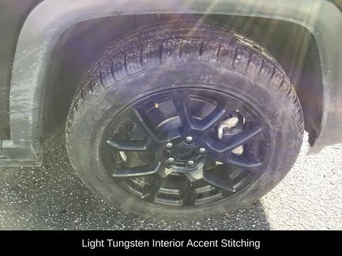 Used 2024 Jeep Compass Latitude w/ Convenience Group image 11