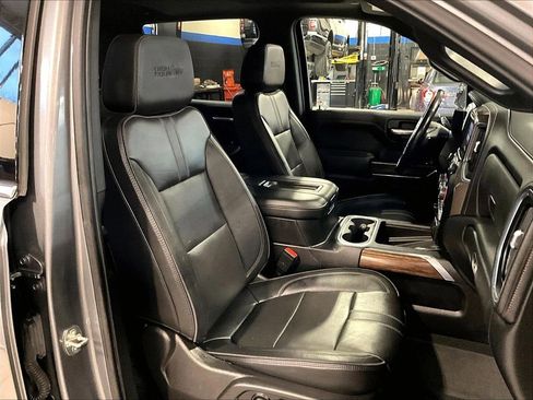 Used 2022 Chevrolet Silverado 1500 High Country w/ Technology Package AWD/4WD image 11
