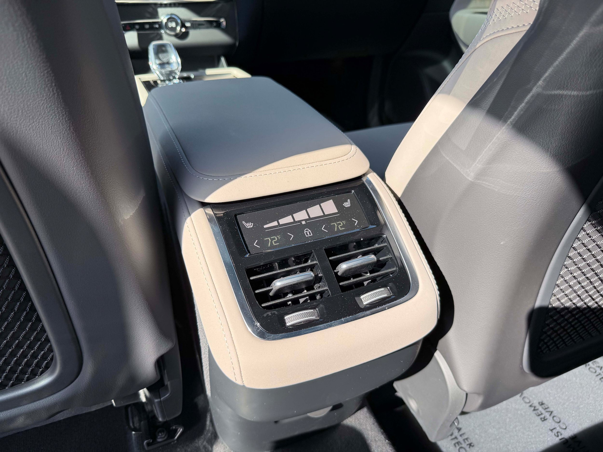 New 2026 Volvo XC90 B6 Plus w/ Protection Package Premier AWD/4WD image 17