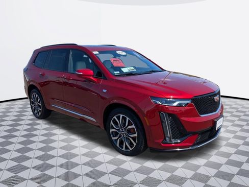 Certified 2023 Cadillac XT6 Sport w/ Technology Package AWD/4WD image 3