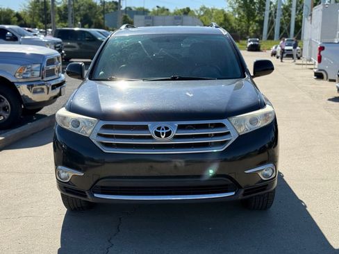 Used 2012 Toyota Highlander SE w/ Tow Pkg FWD image 3