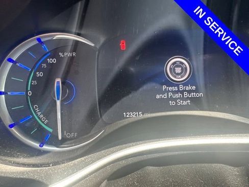 Used 2021 Chrysler Pacifica Touring-L FWD image 4