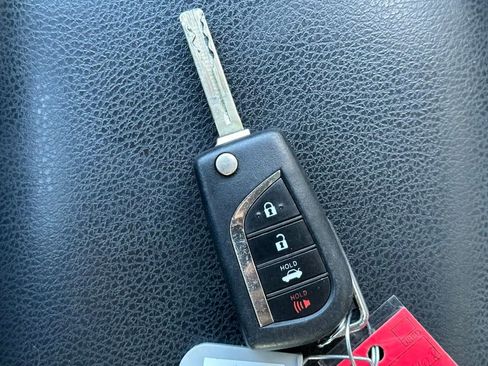 Used 2019 Toyota Camry L image 26