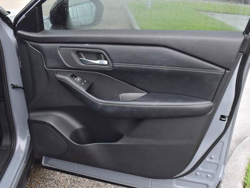 Used 2025 Nissan Rogue SL FWD image 66