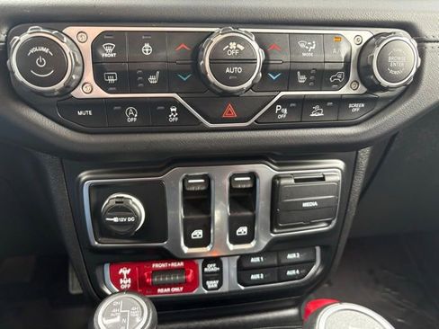 Used 2024 Jeep Wrangler Rubicon AWD/4WD image 28