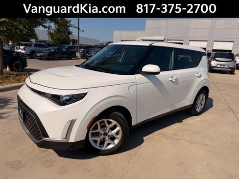 Certified 2025 Kia Soul LX w/ LX Technology Package FWD image 1