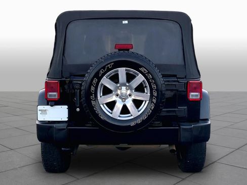 Used 2016 Jeep Wrangler Unlimited Sahara w/ Connectivity Group AWD/4WD image 5