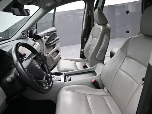 Used 2019 Honda Pilot Touring image 15