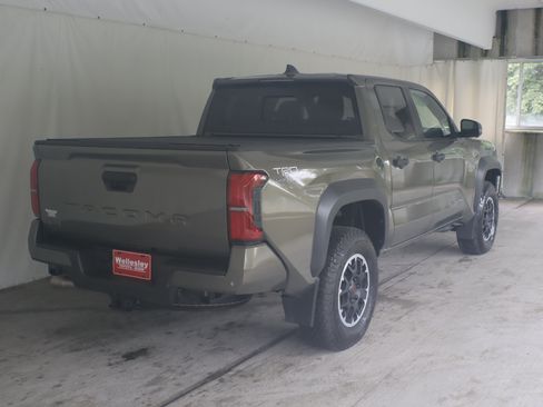 Used 2024 Toyota Tacoma TRD Off-Road w/ TRD Off Road Premium Package AWD/4WD image 7