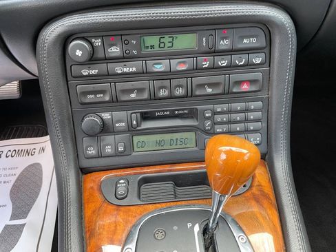 Used 2005 Jaguar XK8 Convertible image 27