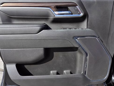 Used 2024 Chevrolet Silverado 2500 LT w/ Midnight Edition image 8