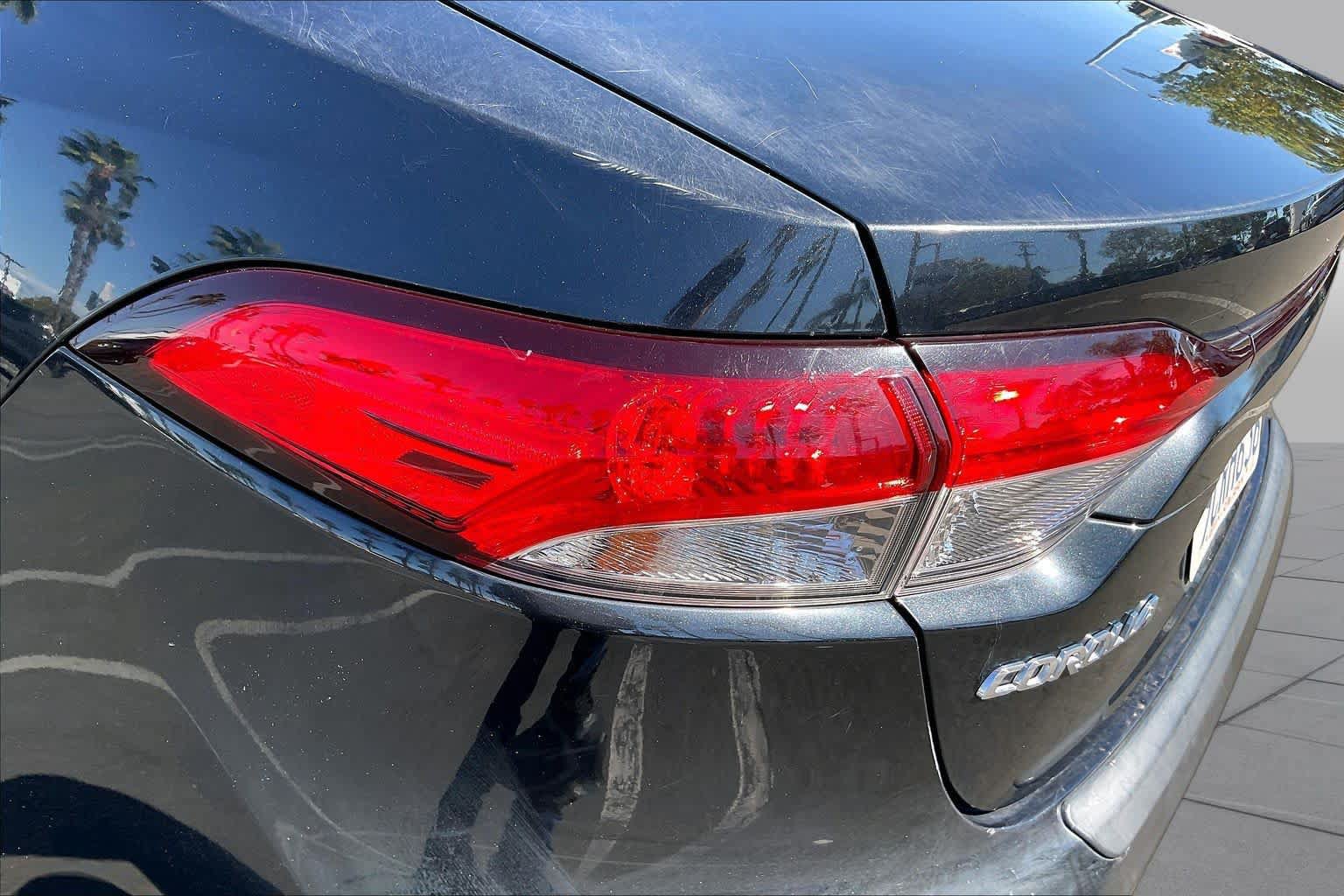 Used 2020 Toyota Corolla LE FWD image 27