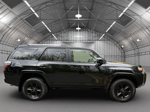 Used 2023 Toyota 4Runner SR5 AWD/4WD image 4