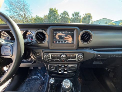 Used 2022 Jeep Wrangler Unlimited Willys image 11