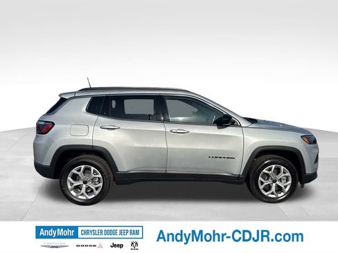New 2025 Jeep Compass Latitude w/ Sun & Sound Group AWD/4WD image 9