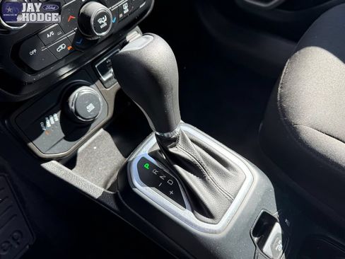 Used 2021 Jeep Renegade Latitude AWD/4WD image 28