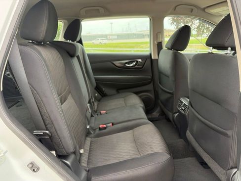 Used 2018 Nissan Rogue S AWD/4WD image 30