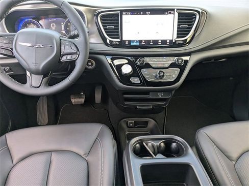 New 2026 Chrysler Pacifica Select image 23