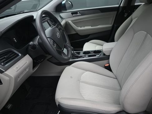 Used 2016 Hyundai Sonata SE FWD image 12