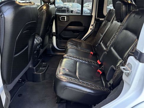Used 2021 Jeep Wrangler Unlimited Sahara image 18