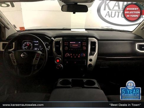 Used 2018 Nissan Titan SV image 32