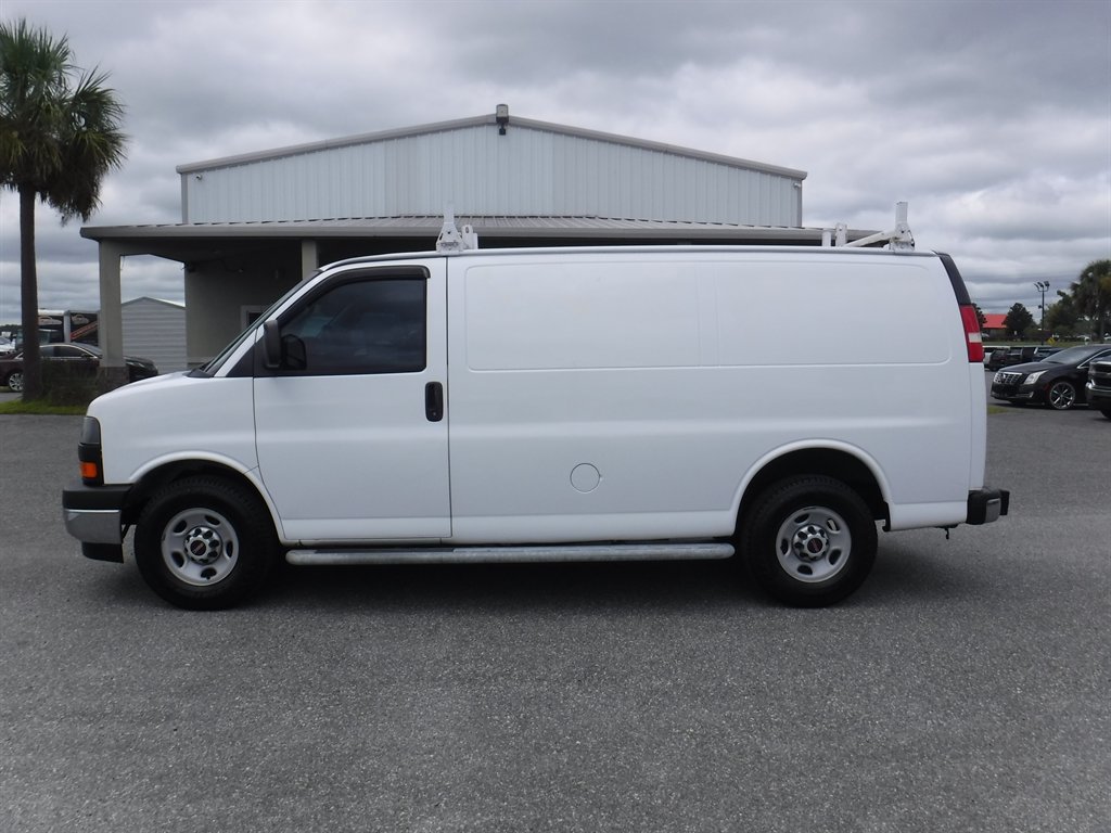 Used 2017 GMC Savana 2500 RWD image 1