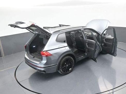 Used 2022 Volkswagen Tiguan SE R-Line image 75