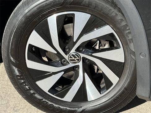 Used 2025 Volkswagen Tiguan S image 6