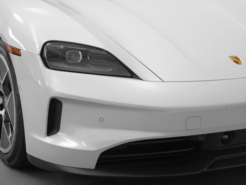 New 2025 Porsche Taycan image 20