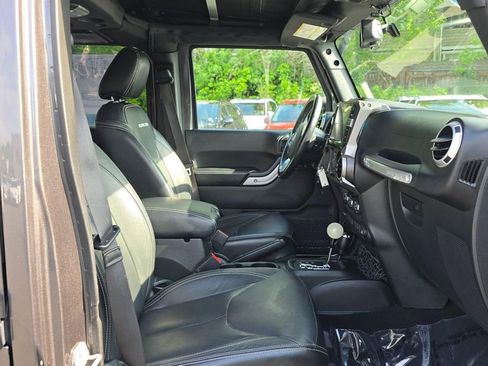 Used 2017 Jeep Wrangler Unlimited Rubicon AWD/4WD image 10