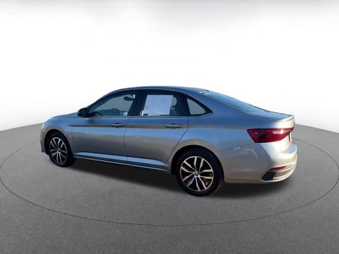 Used 2025 Volkswagen Jetta SE image 10