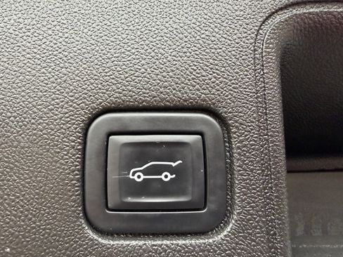 Used 2022 GMC Terrain SLT w/ Infotainment Package II image 17