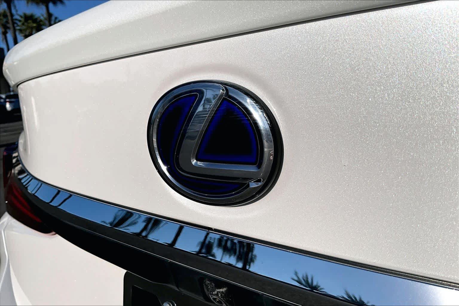 Used 2021 Lexus ES 300h w/ Accessory Package FWD image 9