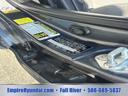 Used 2016 Toyota Corolla LE FWD image 18