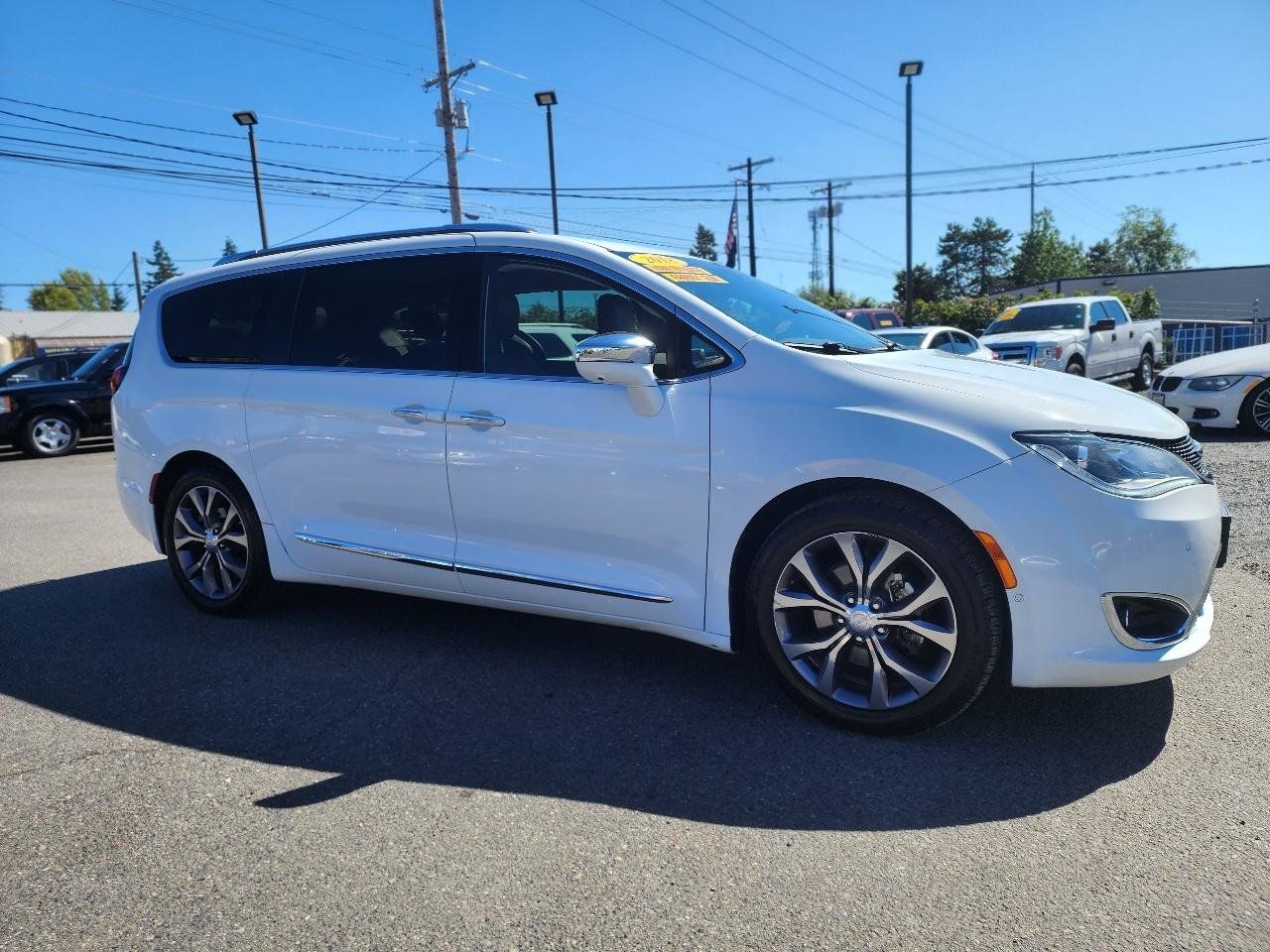 Used 2018 Chrysler Pacifica Limited w/ Advanced Safetytec Group FWD image 4