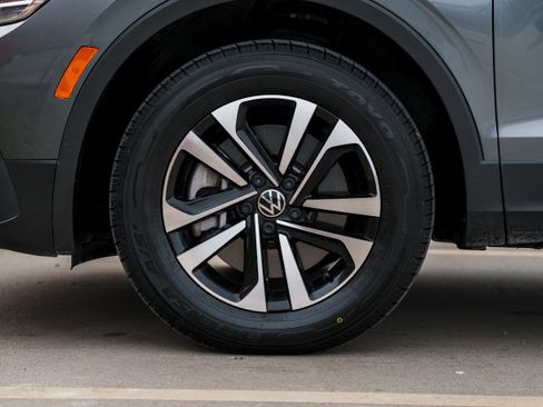 Used 2022 Volkswagen Tiguan S image 26